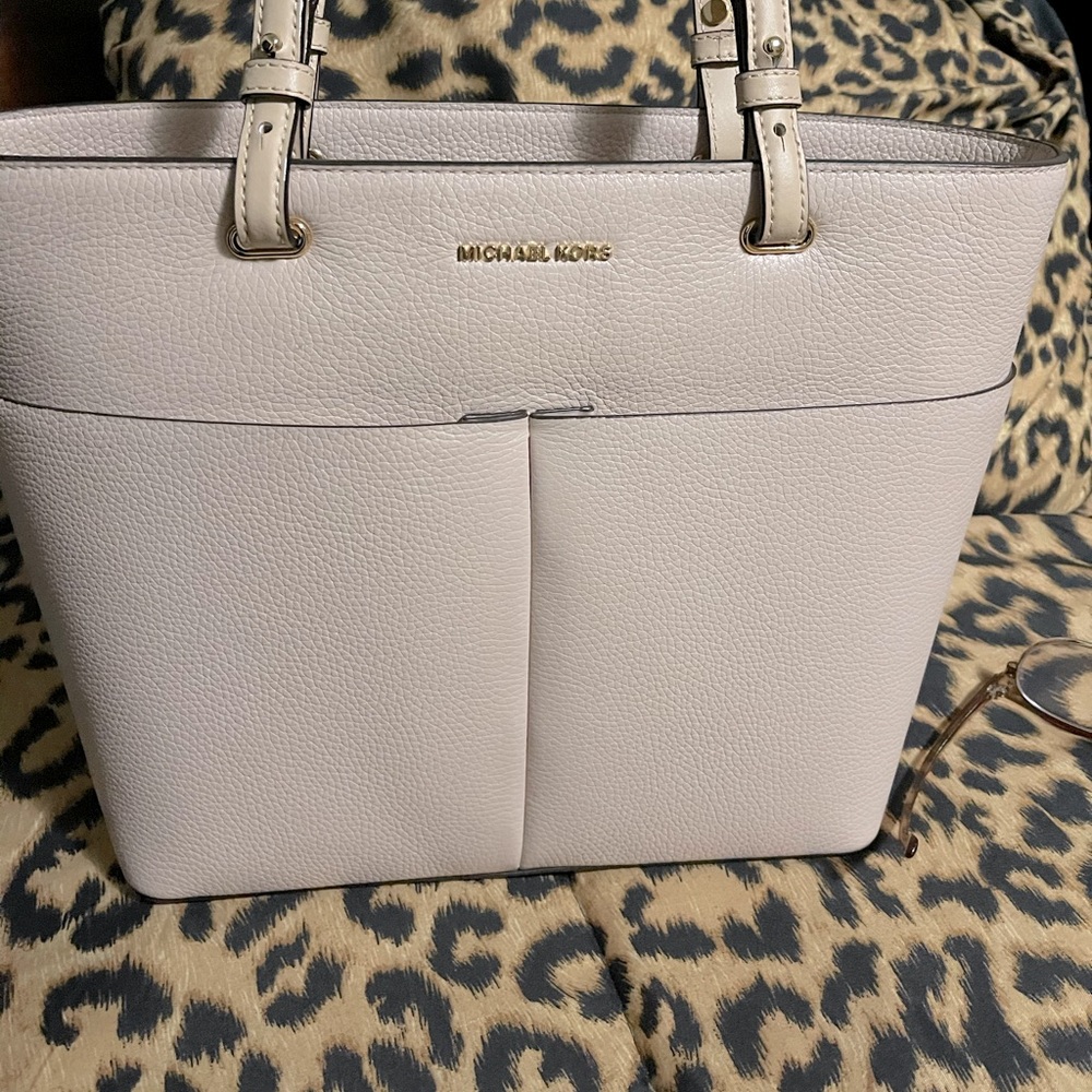 Michael Kors - Picture 2 of 2